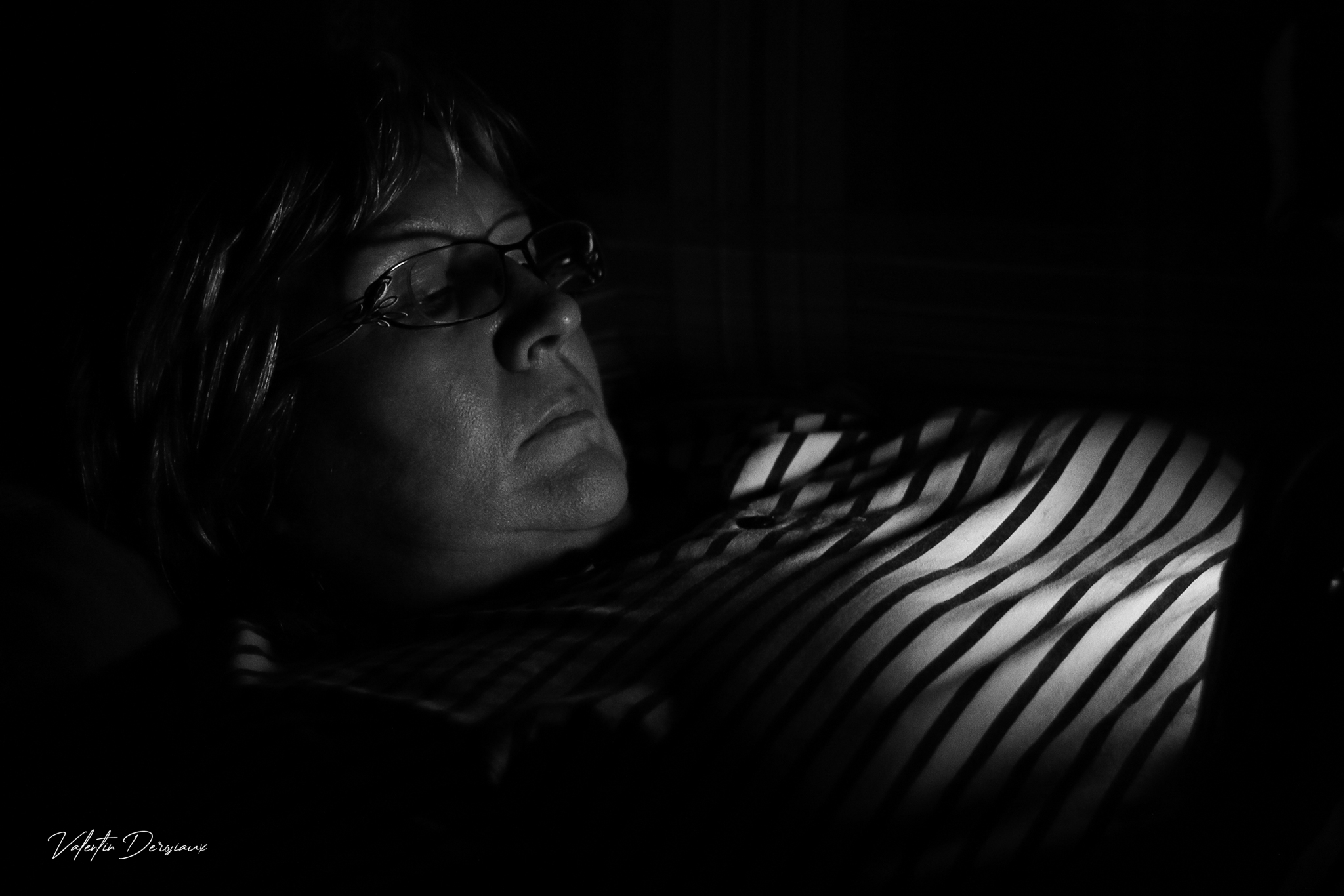 Portrait a la lueur du téléphone - Christine